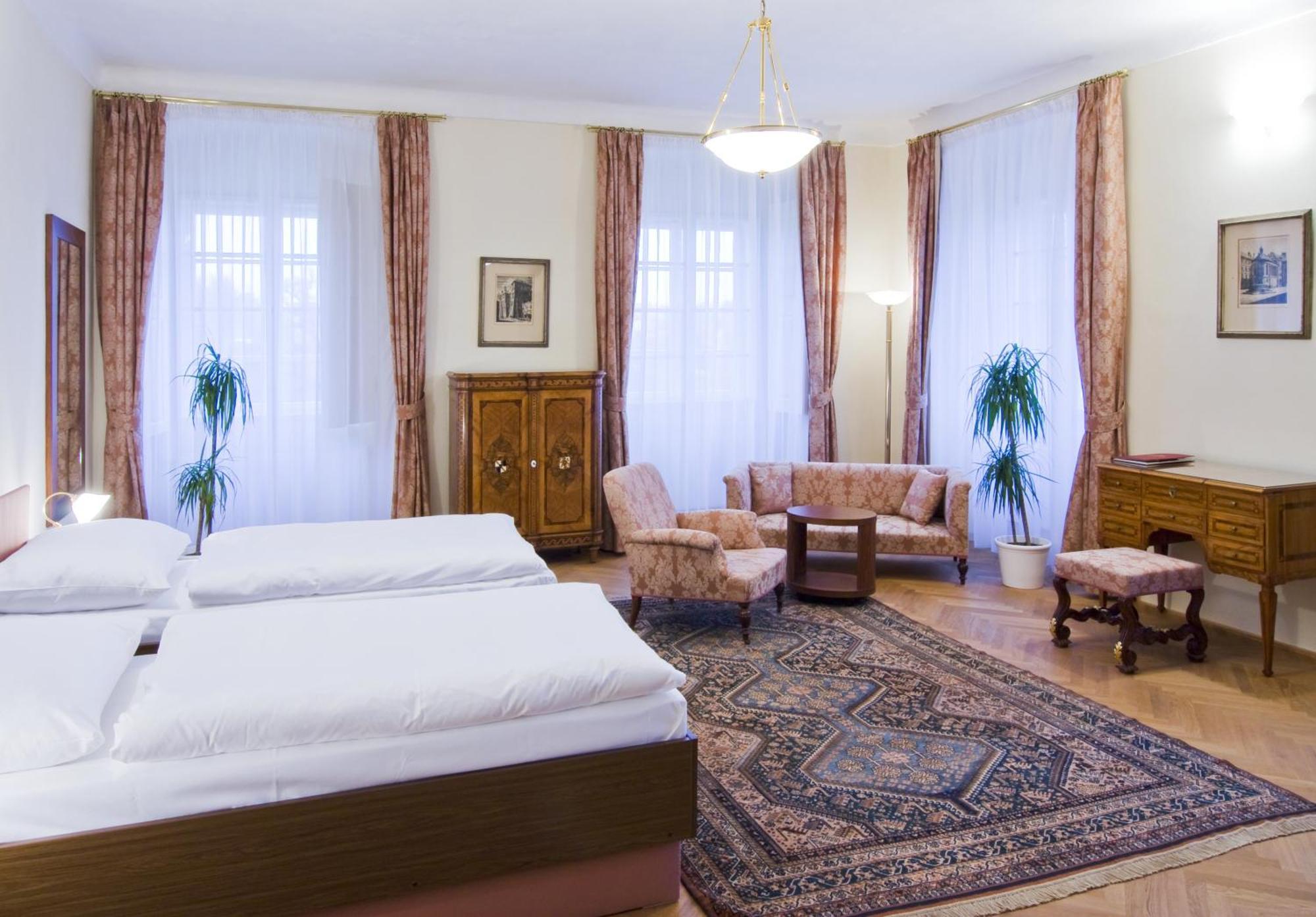 Chateau Liblice Отель Бушице